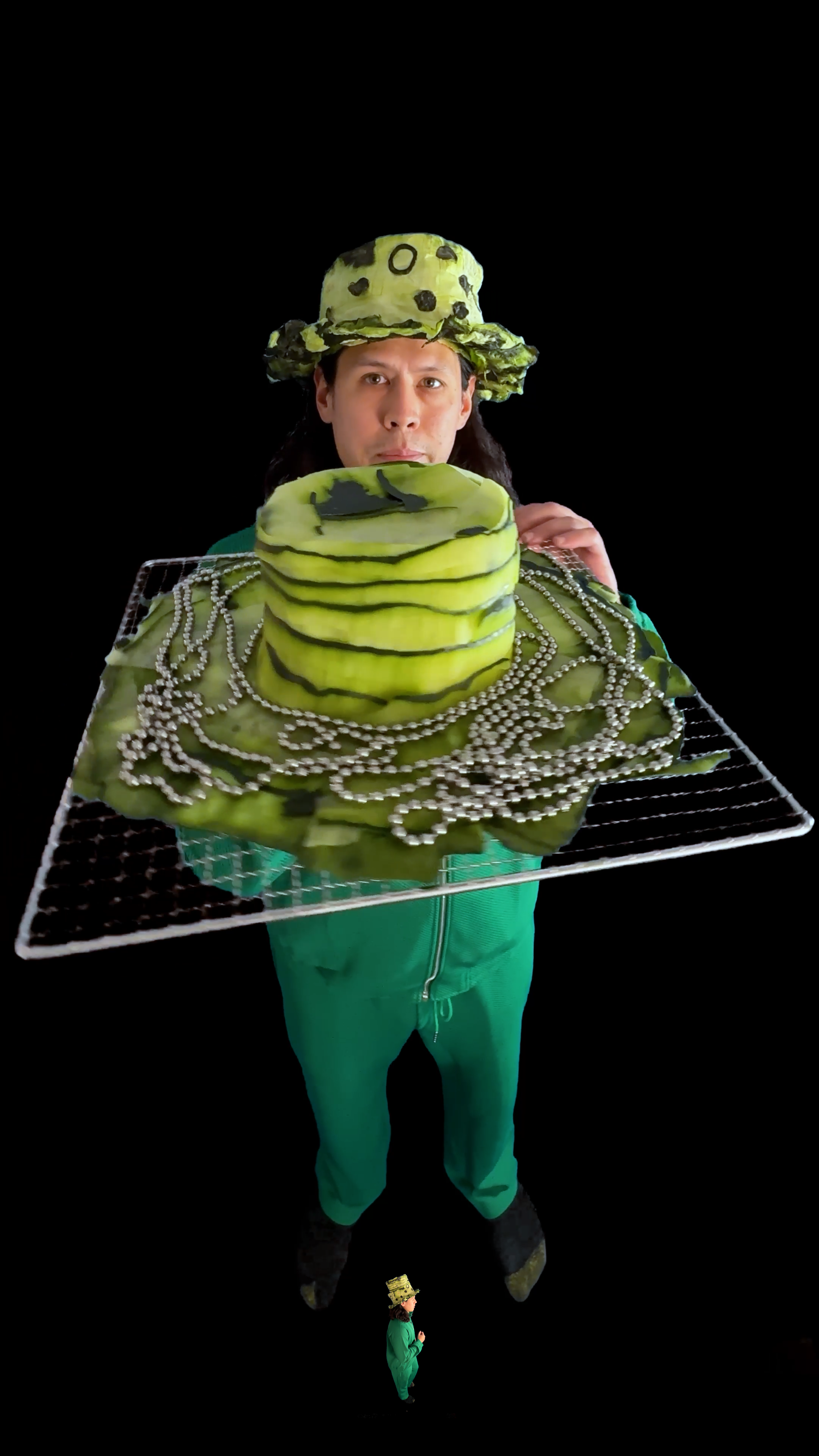 JANUARY CUCUMBER HAT DUST RITUAL NECKLACE